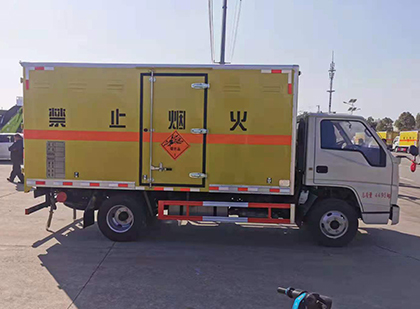 灵石爆破器材运输车技术升级与安全合规新趋势
